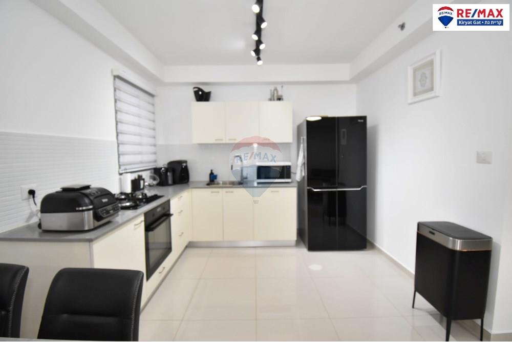 Apartment for Sale in קרית גת - Image 2