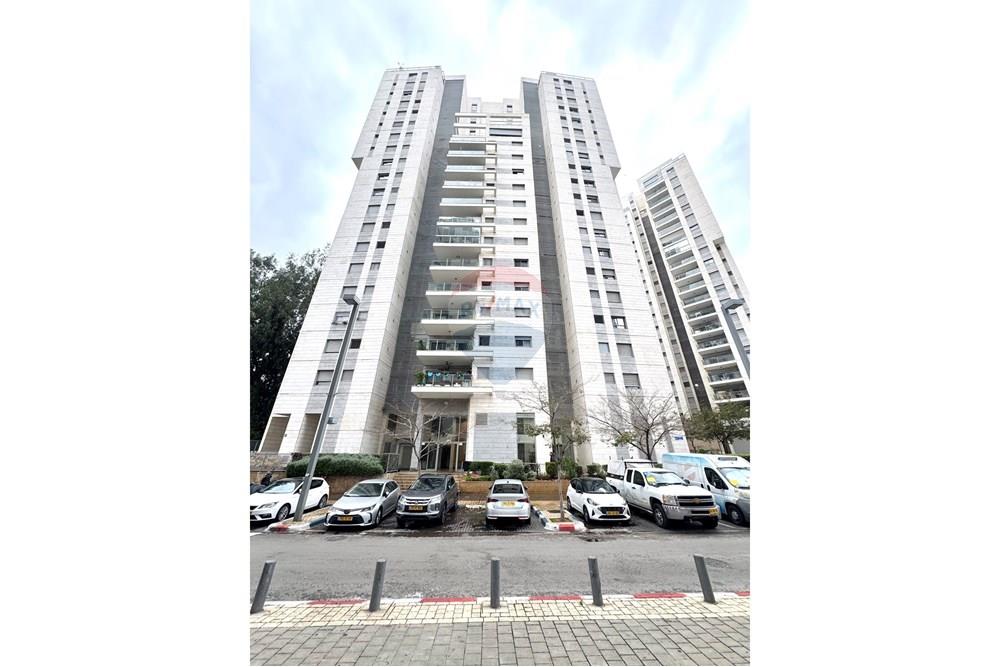 Apartment for Sale in Tel Aviv - Image 4