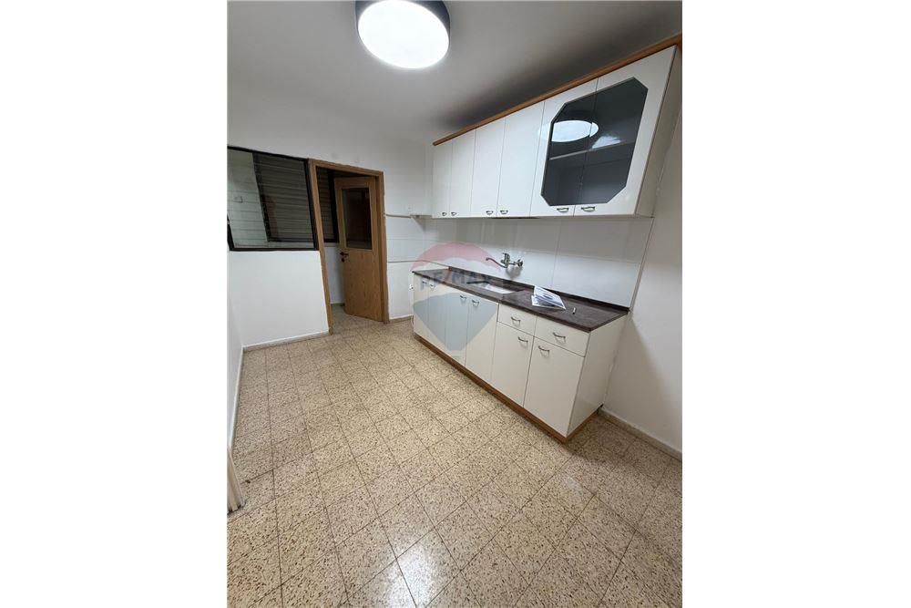 Apartment for Sale in Tel Aviv - Image 4