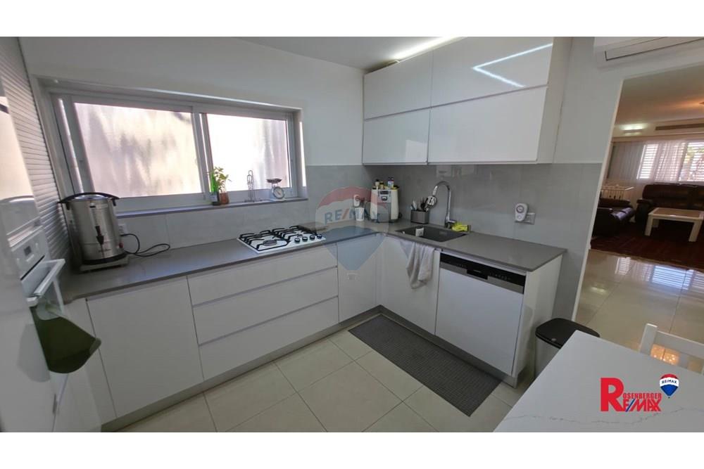 Apartment for Sale in Bat Yam - Image 4