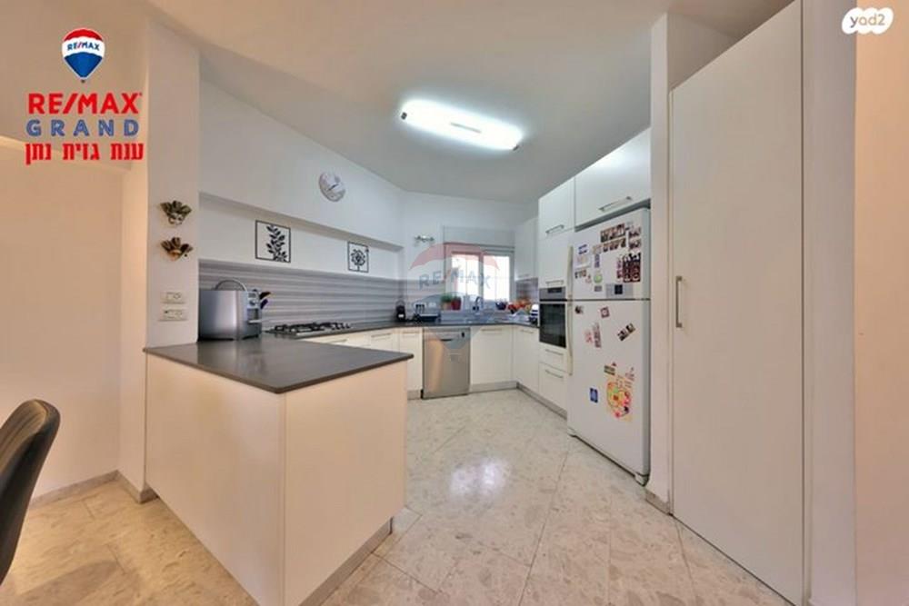 Apartment for Sale in Haifa - Image 5