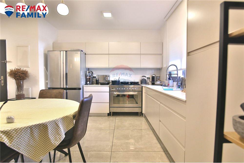 Apartment for Sale in קרית מוצקין - Image 5