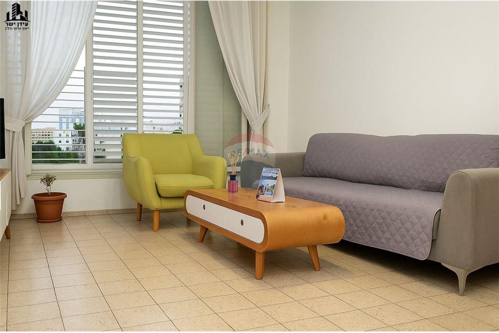 Apartment for Sale in Tel Aviv - Image 2