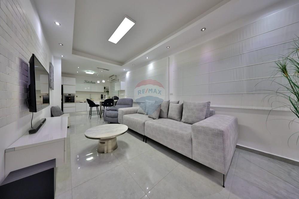 Apartment for Sale in קרית מוצקין - Image 3