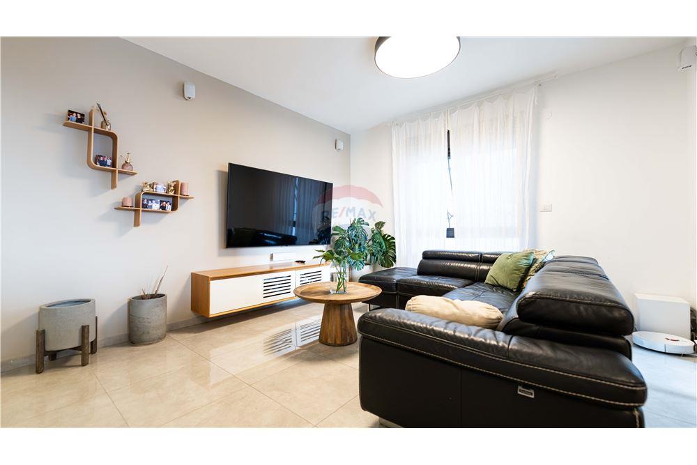 Apartment for Sale in Or Yehuda - Image 3