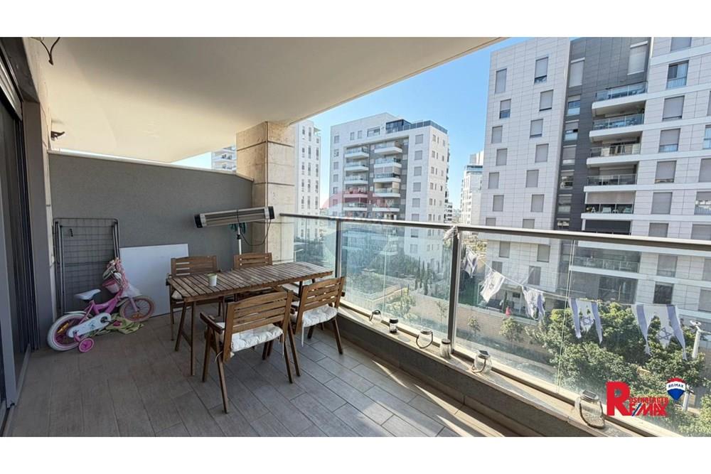 Apartment for Sale in Holon - Image 4