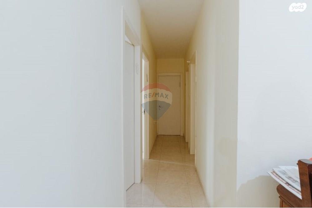 Apartment for Sale in Yehud - Image 7