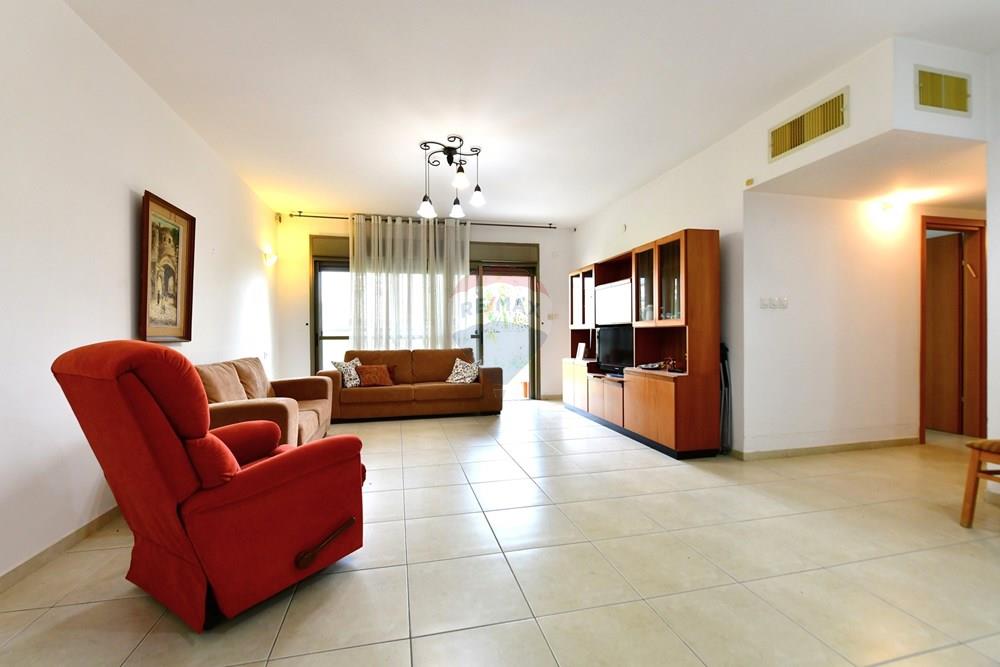 Apartment for Sale in קרית אונו - Image 3