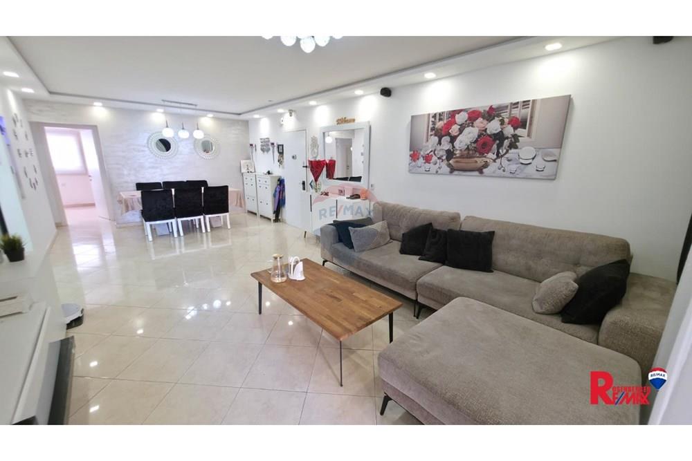 Apartment for Sale in Rishon LeZion - Image 1