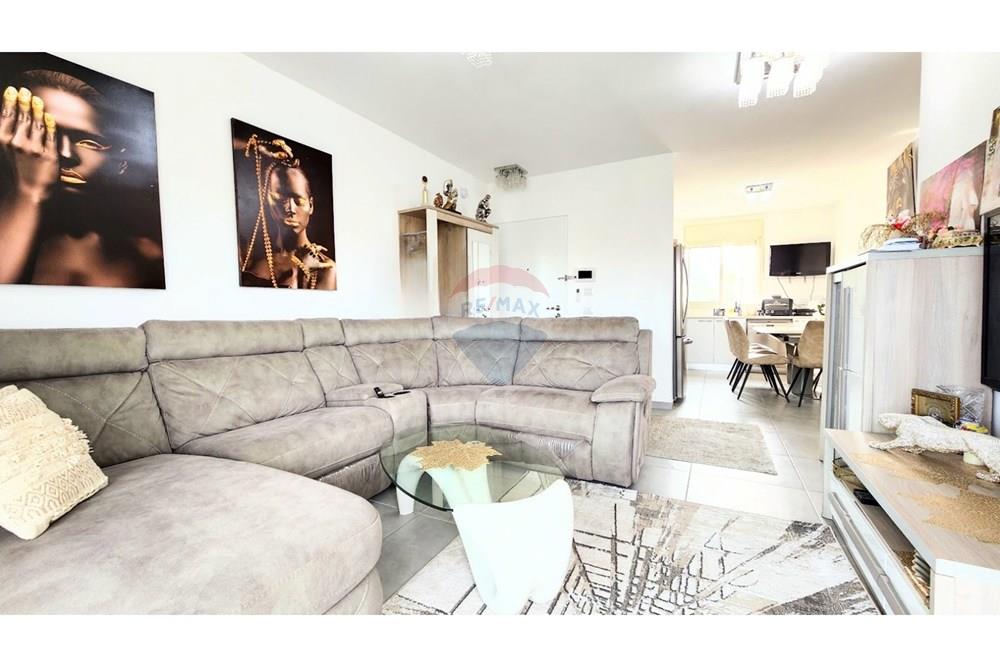 Apartment for Sale in מעלות - Image 1