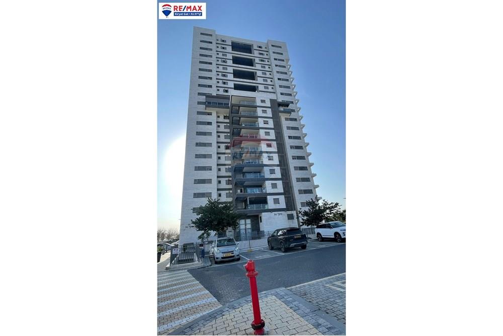 Apartment for Sale in קרית גת - Image 1