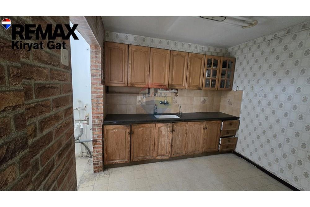 Apartment for Sale in קרית גת - Image 2