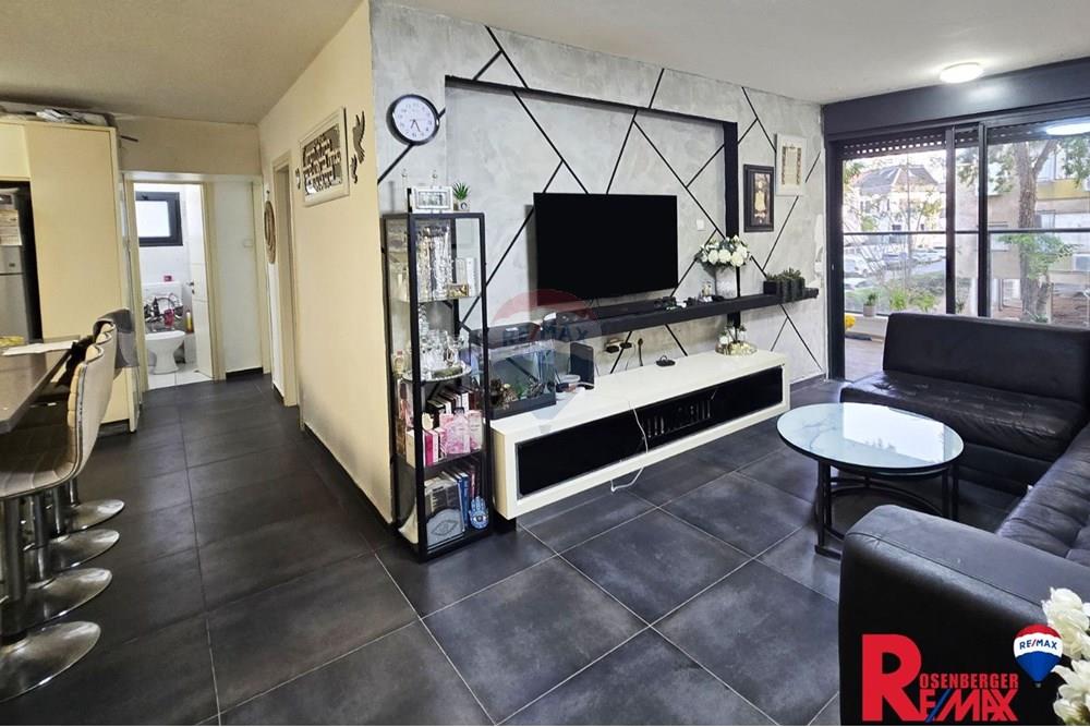 Apartment for Sale in Holon - Image 1
