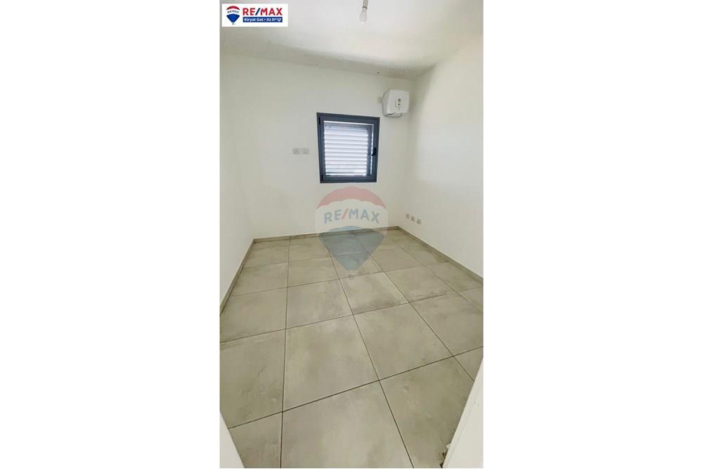 Apartment for Sale in קרית גת - Image 7