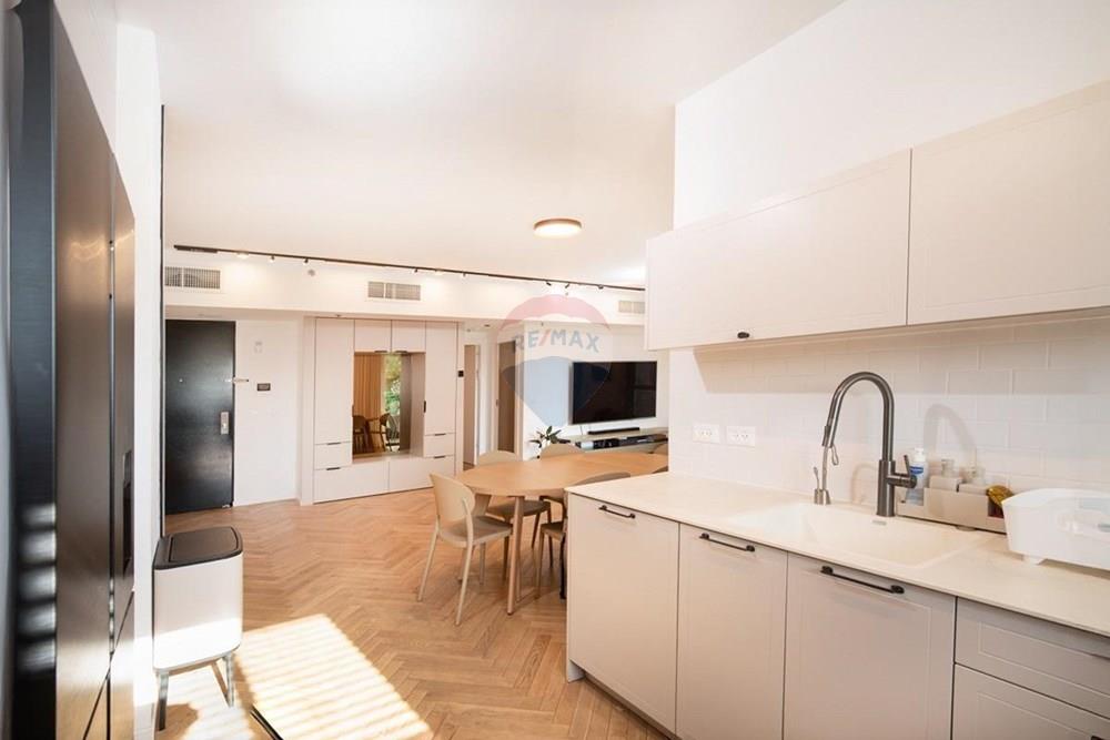 Apartment for Sale in Herzliya - Image 4