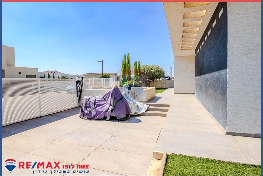 Apartment for Sale in אומן - Image 5