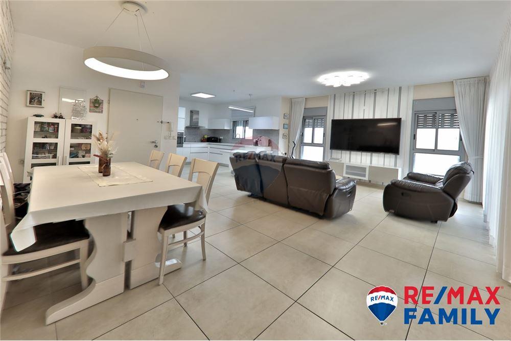 Apartment for Sale in קרית מוצקין - Image 5