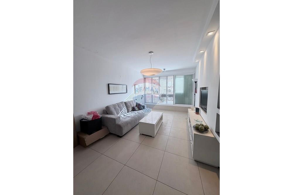 Apartment for Sale in Tel Aviv - Image 2