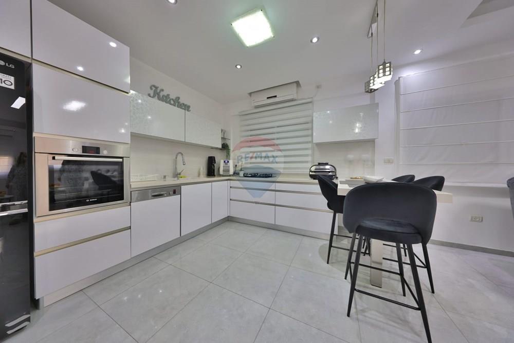 Apartment for Sale in קרית מוצקין - Image 2