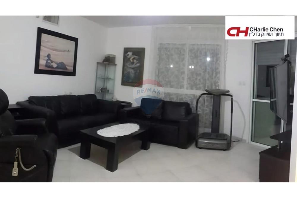 Apartment for Sale in Rishon LeZion - Image 2