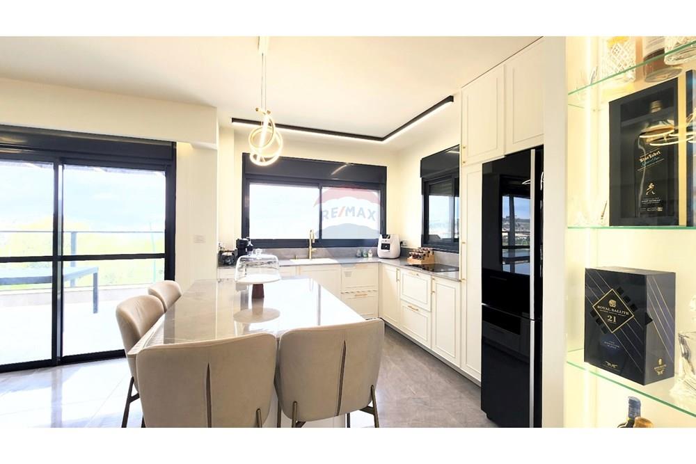 Apartment for Sale in מעלות - Image 2