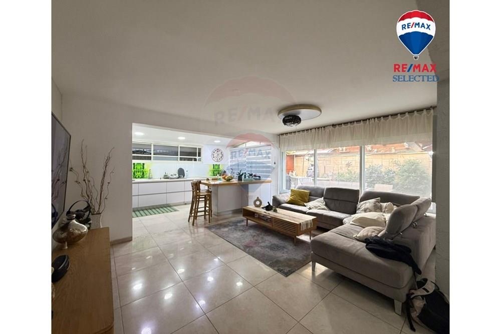 Apartment for Sale in Haifa - Image 3