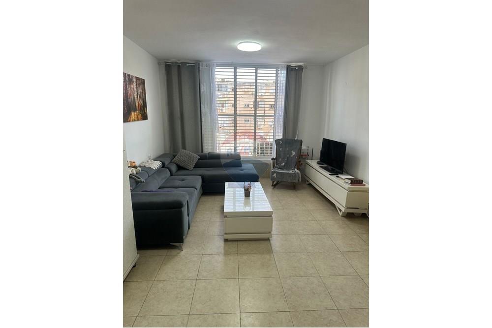 Apartment for Sale in Rishon LeZion - Image 1