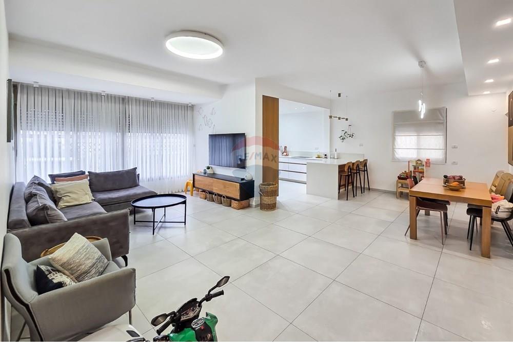 Apartment for Sale in קרית מוצקין - Image 3