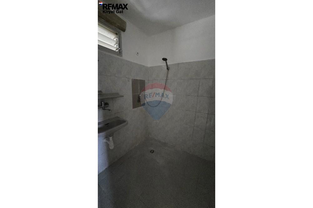 Apartment for Sale in קרית גת - Image 7