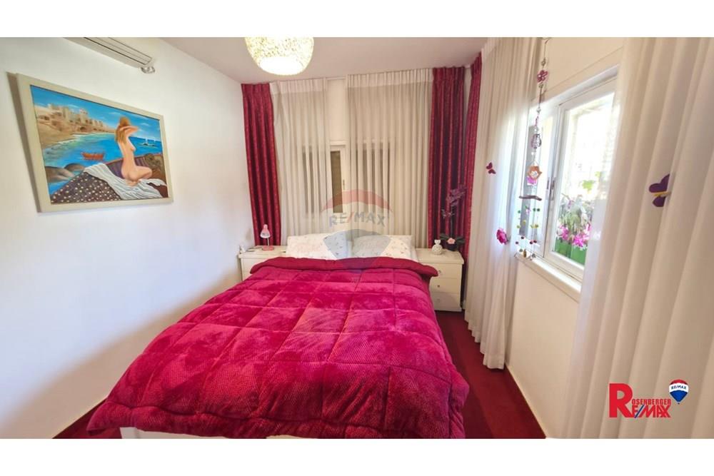 Apartment for Sale in אזור - Image 5