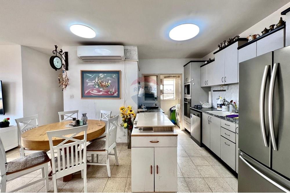 Apartment for Sale in Netanya - Image 2