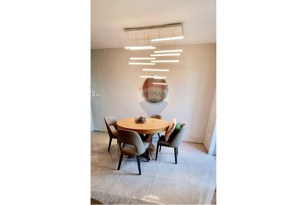 Apartment for Sale in Ma'ale Adumim - Image 2