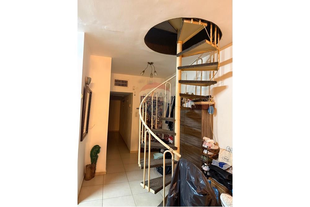 Apartment for Sale in Rishon LeZion - Image 2