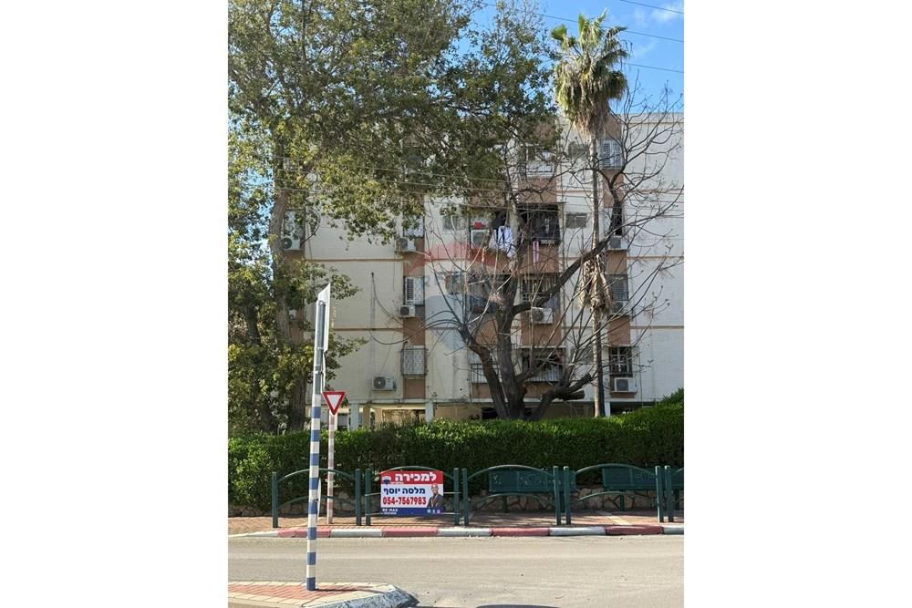 Apartment for Sale in Rehovot - Image 1