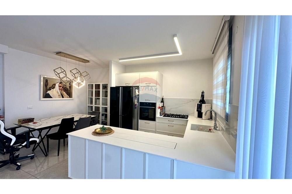 Apartment for Sale in Rishon LeZion - Image 1