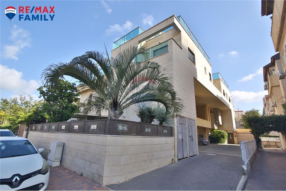 Apartment for Sale in קרית מוצקין - Image 1