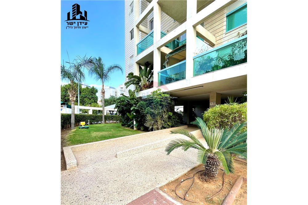 Apartment for Sale in Tel Aviv - Image 2