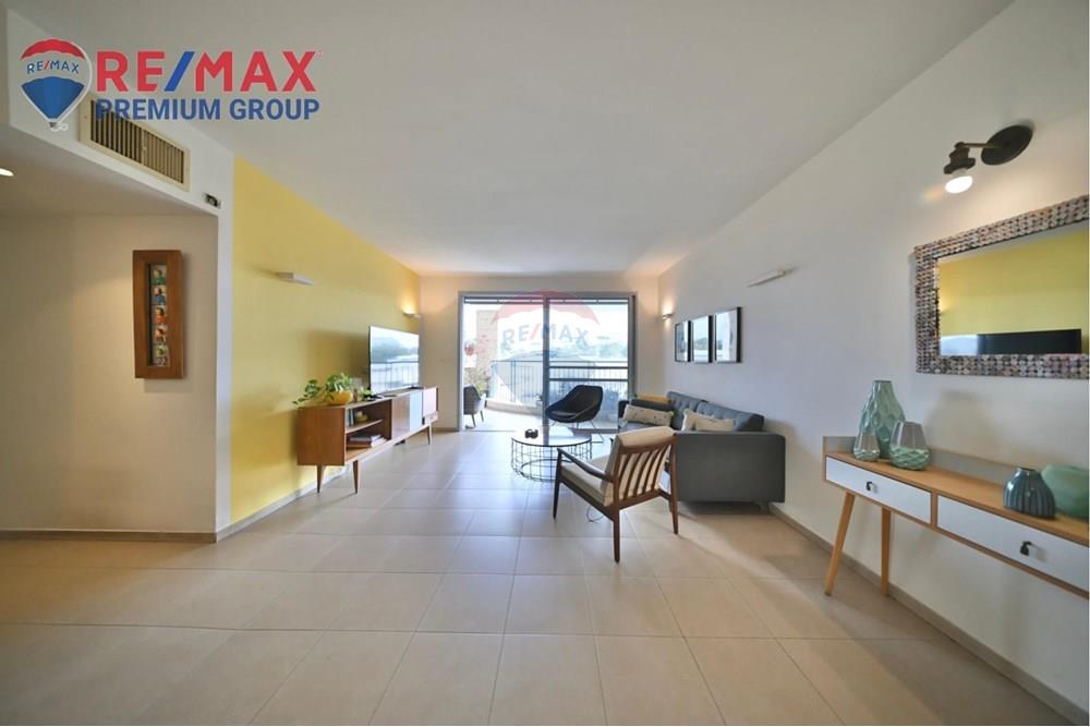 Apartment for Sale in שוהם - Image 2