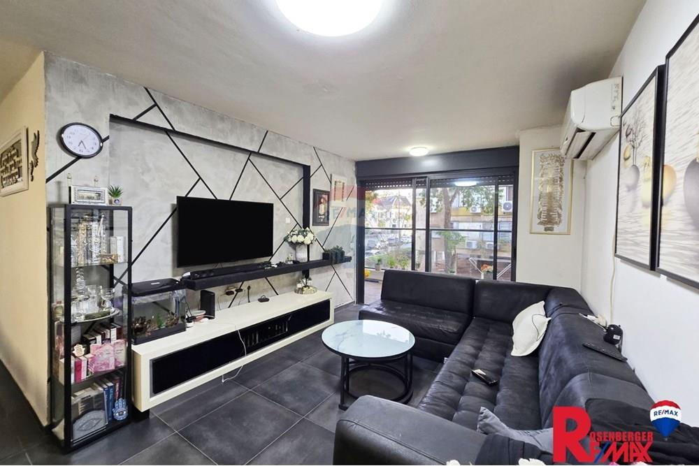 Apartment for Sale in Holon - Image 2