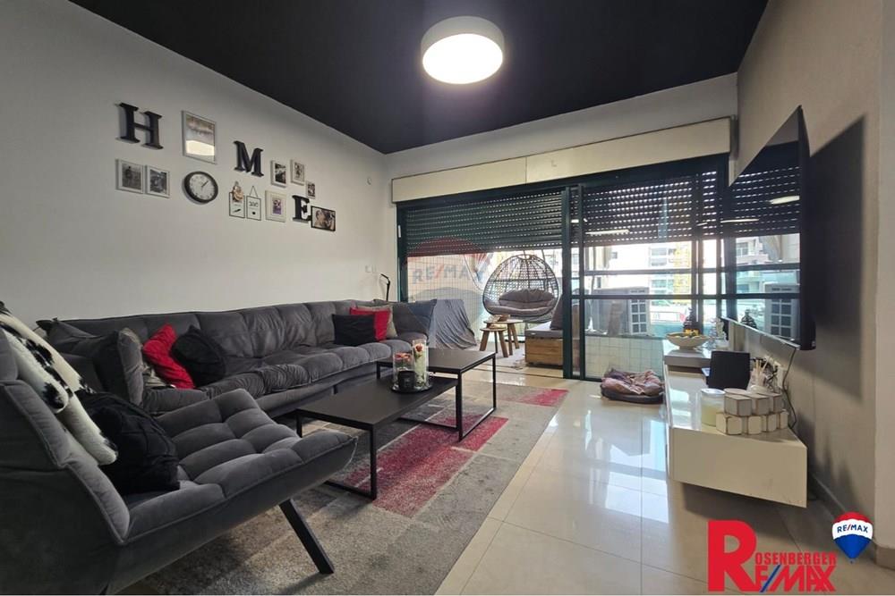 Apartment for Sale in Bat Yam - Image 1