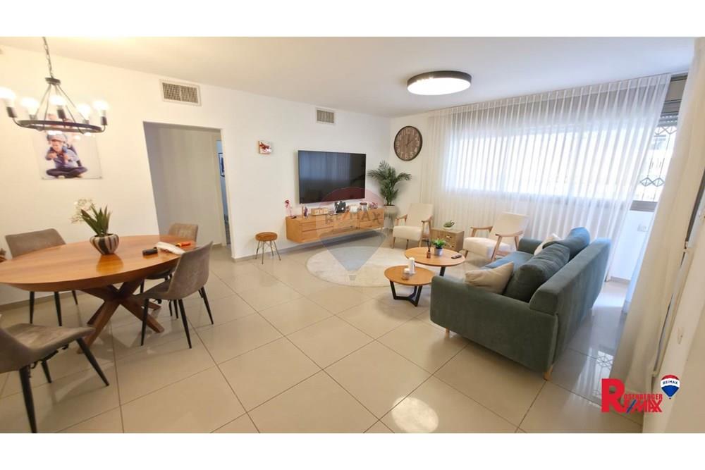 Apartment for Sale in Holon - Image 3