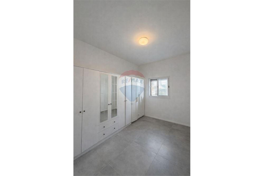 Apartment for Sale in Tel Aviv - Image 6