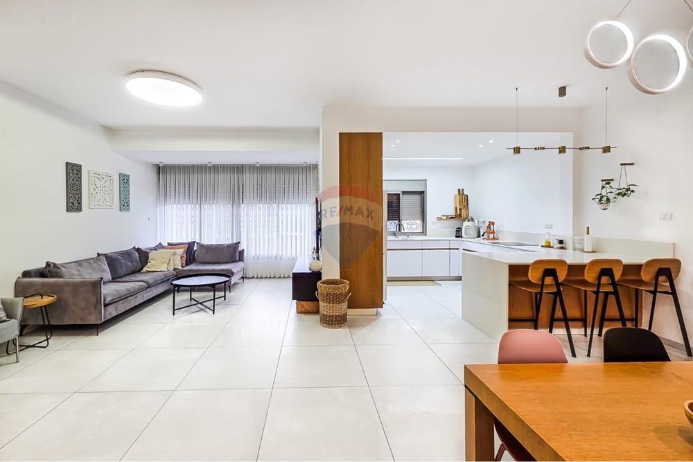 Apartment for Sale in קרית מוצקין - Image 1