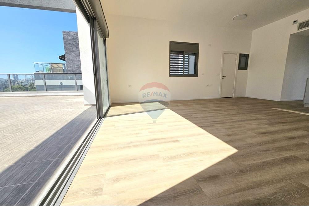 Apartment for Sale in Ramat Gan - Image 5