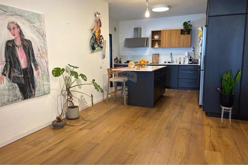 Apartment for Sale in Tel Aviv - Image 3