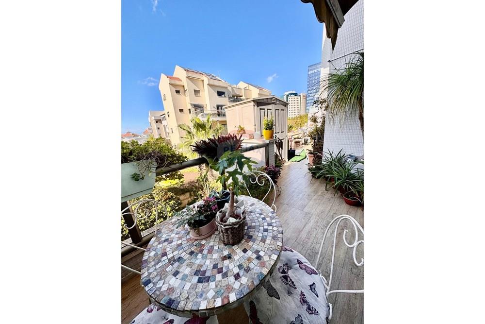 Apartment for Sale in Ra'anana - Image 7