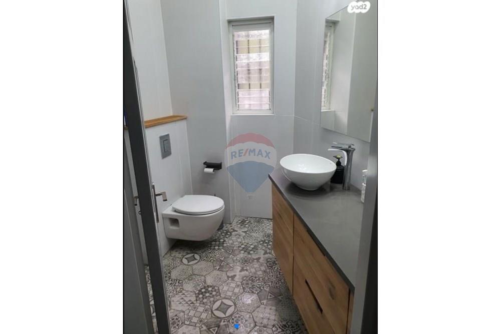 Apartment for Sale in Haifa - Image 4
