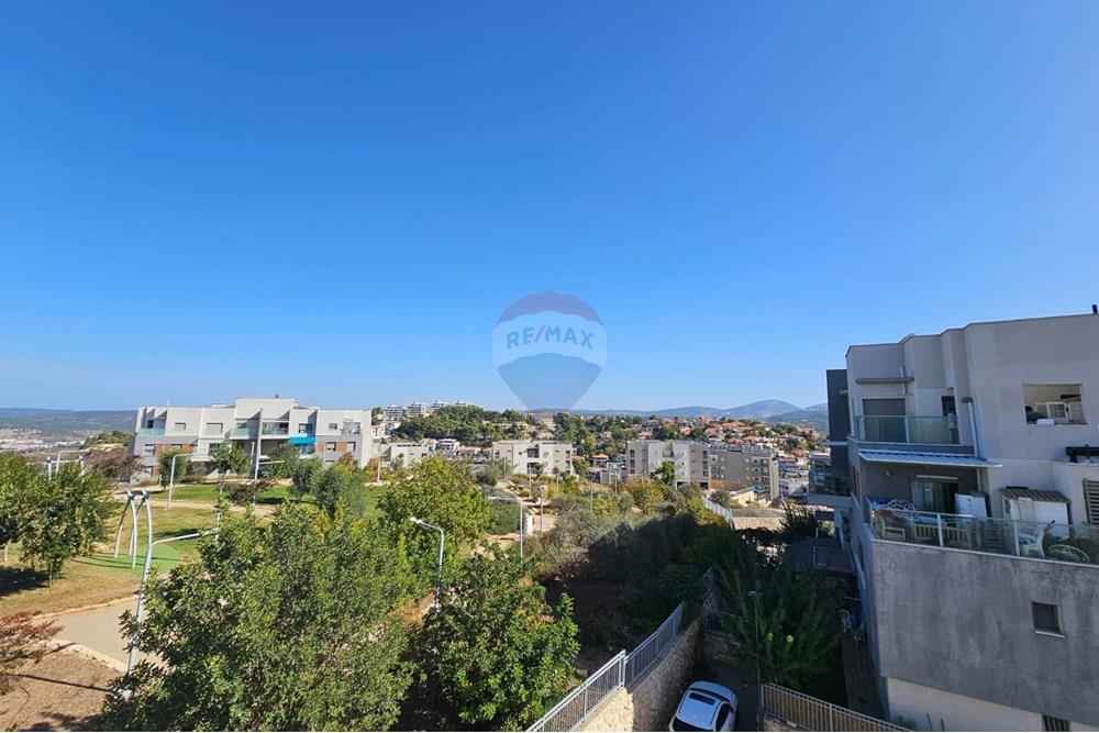 Apartment for Sale in מעלות - Image 3