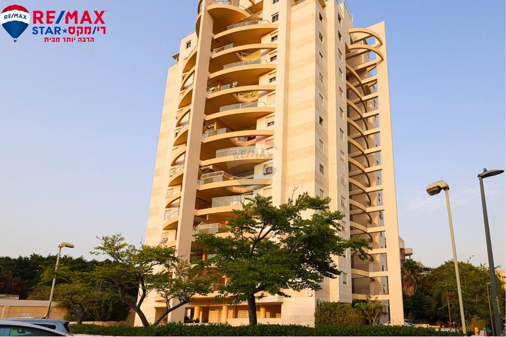 Apartment for Sale in Herzliya - Image 1