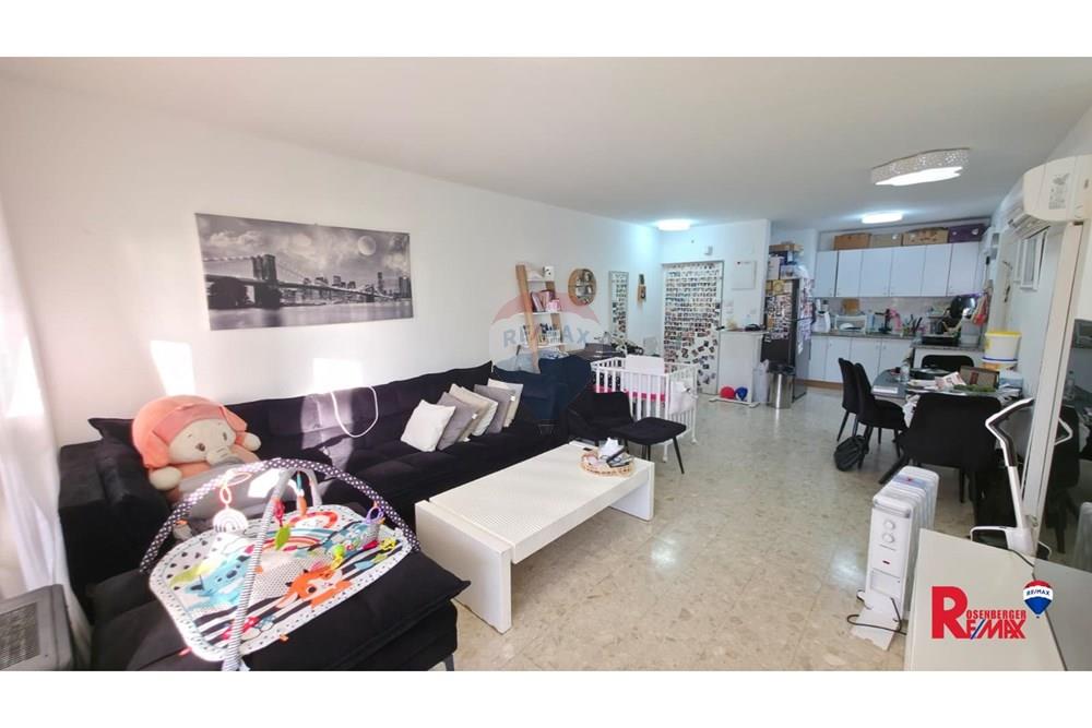 Apartment for Sale in Rishon LeZion - Image 1